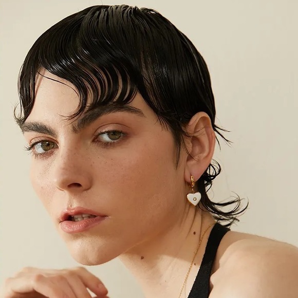 ◾️18K Gold Plated White Enamel Heart Pendant Necklace - Picture 9 of 10